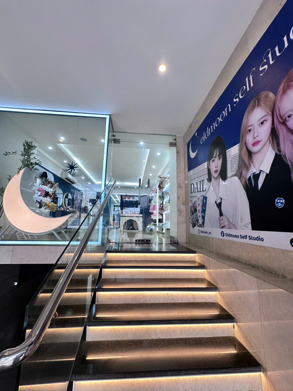 Oldmoon Self Studio · stair entry